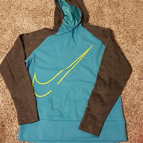 Nike Tops - Nike Therma Fit